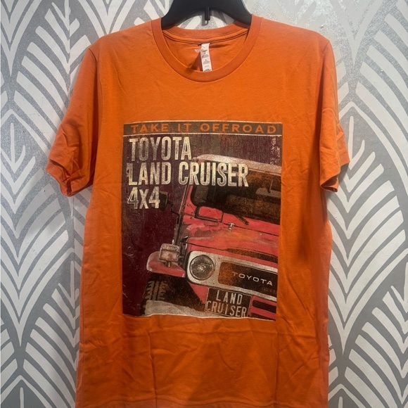 NWOT Bella Canvas Orange Short Sleeve Tee with Vintage Graphic - Picture 1 of 4